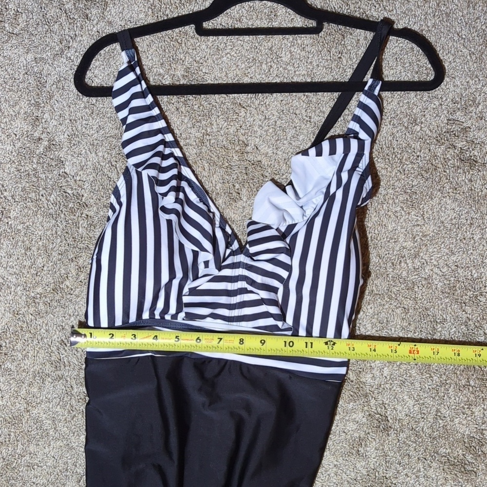 No Name Black And White Swimsuit, Size 3XL - Picture 8 of 8